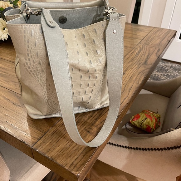 SOLD Brahmin Amelia Medium Crossbody Bucket Bag in Seafoam Green - Picture 2 of 9